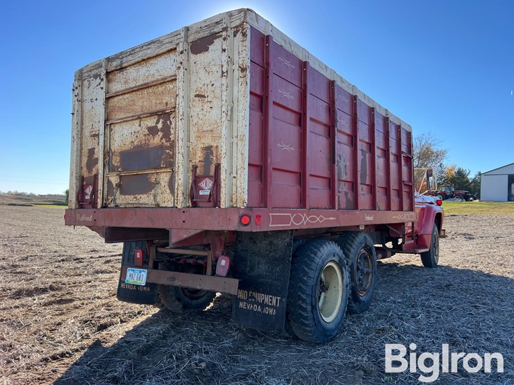 1975-ford-f700-image-5