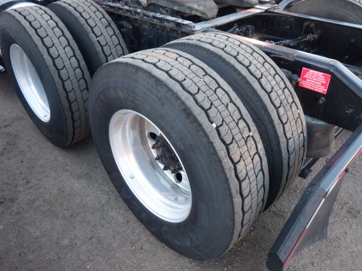 2020-volvo-vnl-760-image-13