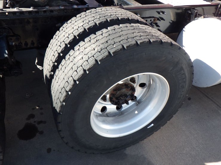 2020-volvo-vnl-760-image-5