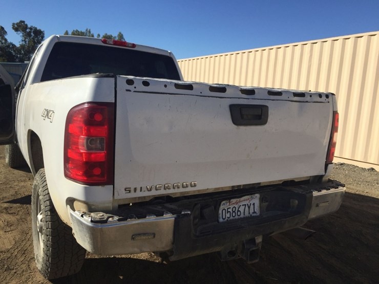 2011-chevrolet-2500hd-image-15