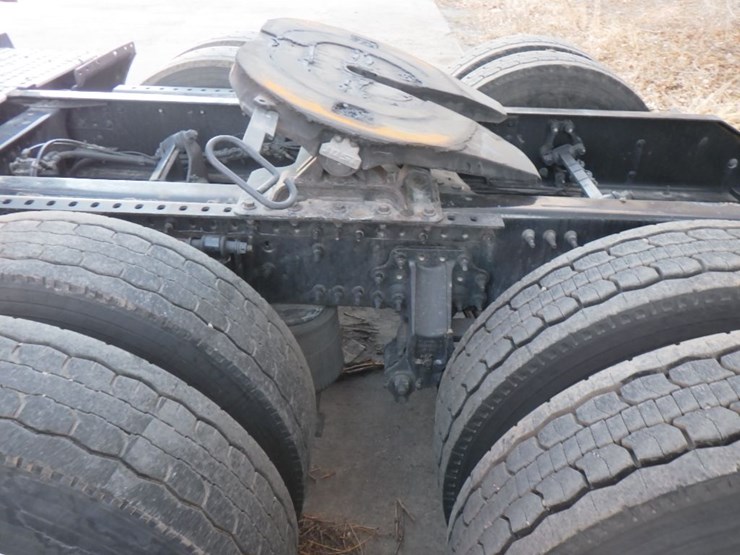 2020-volvo-vnl-760-image-13