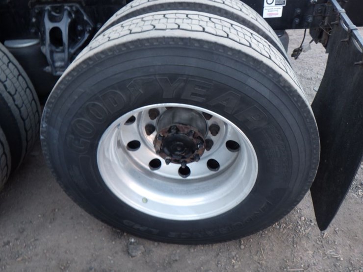 2022-kenworth-t680-image-14