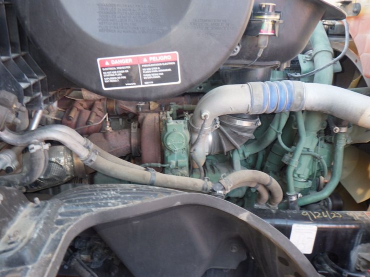 2022-volvo-vnl-760-image-25