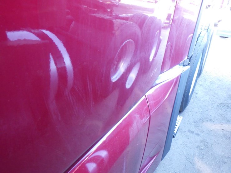 2020-volvo-vnl-760-image-16