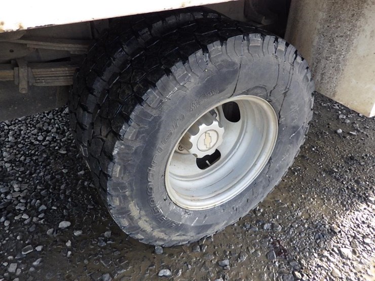 2005-chevrolet-3500-image-32