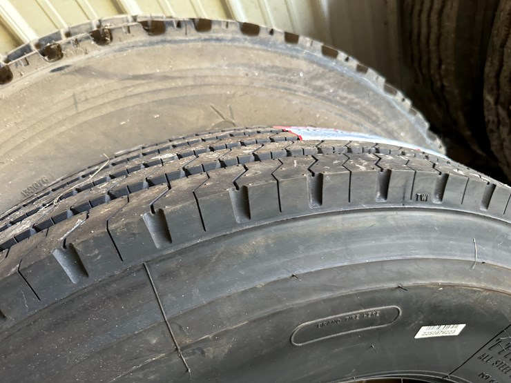 #35095-•-unused-lot-of-(3)-tires-image-4