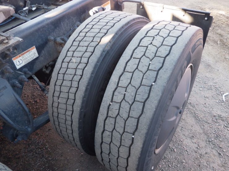 2023-freightliner-cascadia-126-image-15