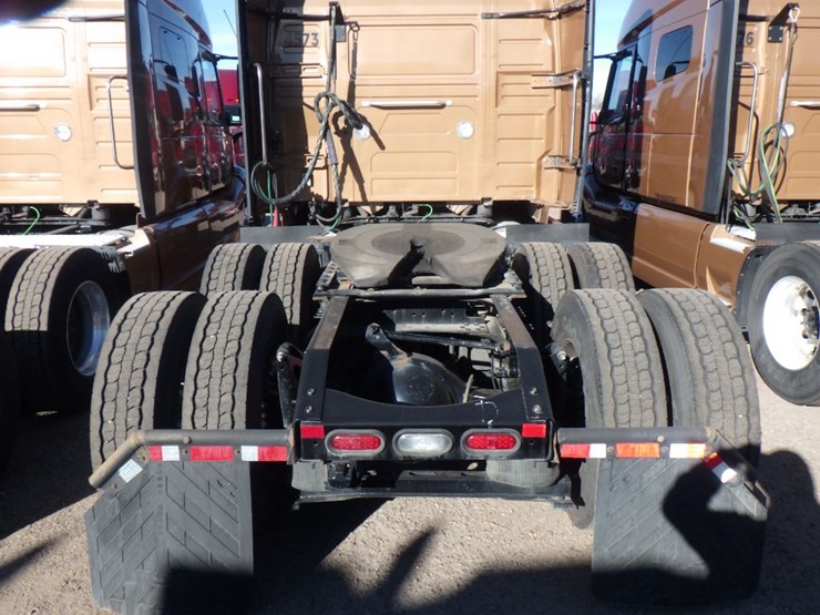 2022-volvo-vnl-760-image-9