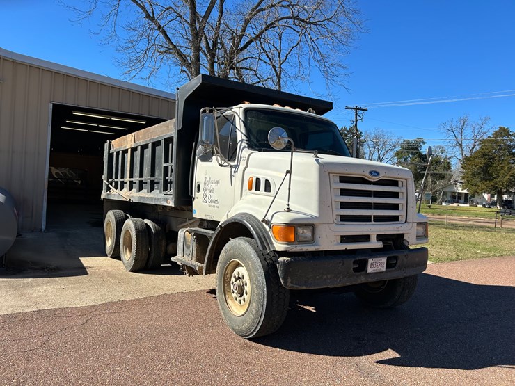 #9-•-1997-ford-tandem-axle-dump-truck-image-1