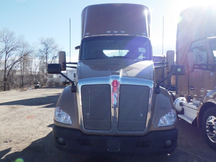 2022-kenworth-t680-image-2