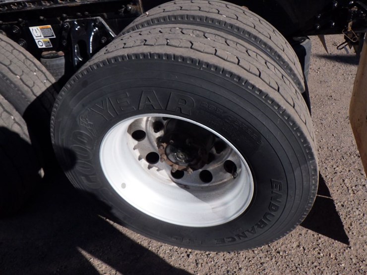 2022-kenworth-t680-image-13