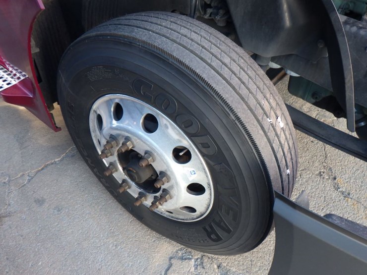 2021-volvo-vnl-300-image-20