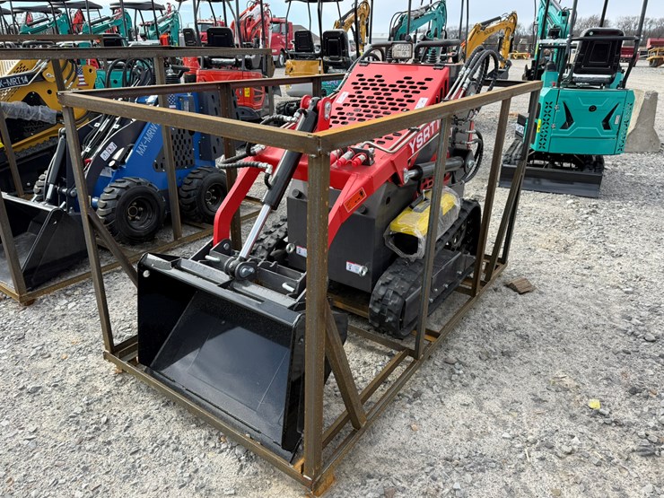 #22788-•-unused-agt-ysrt14-stand-on-tracked-loader-ysrt142025l102468-image-1