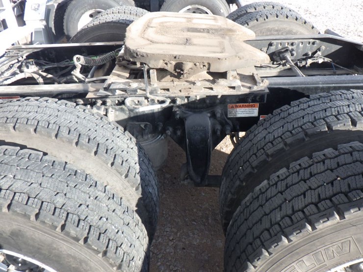 2022-freightliner-cascadia-126-image-16