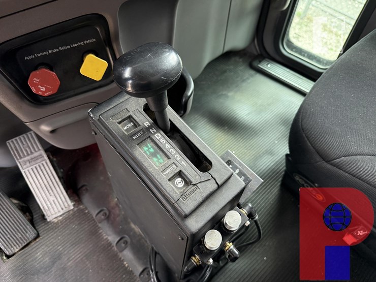 2014-peterbilt-388-image-16