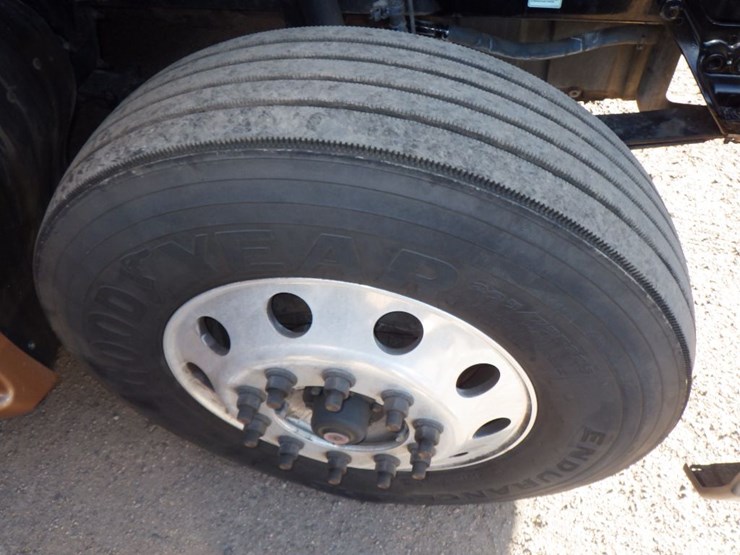 2022-kenworth-t680-image-26