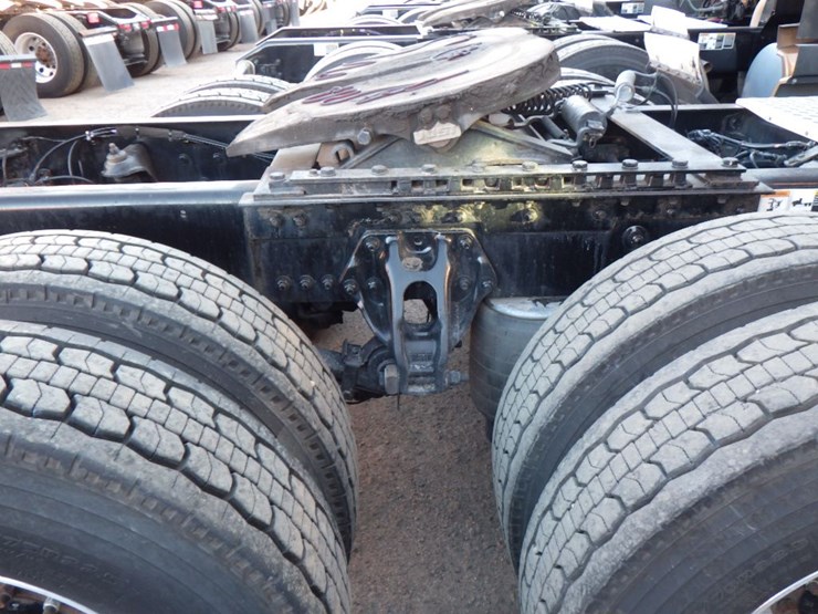 2022-kenworth-t680-image-9