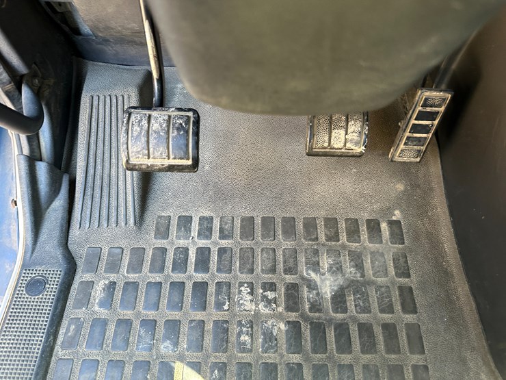 1998-volvo-vn-image-58