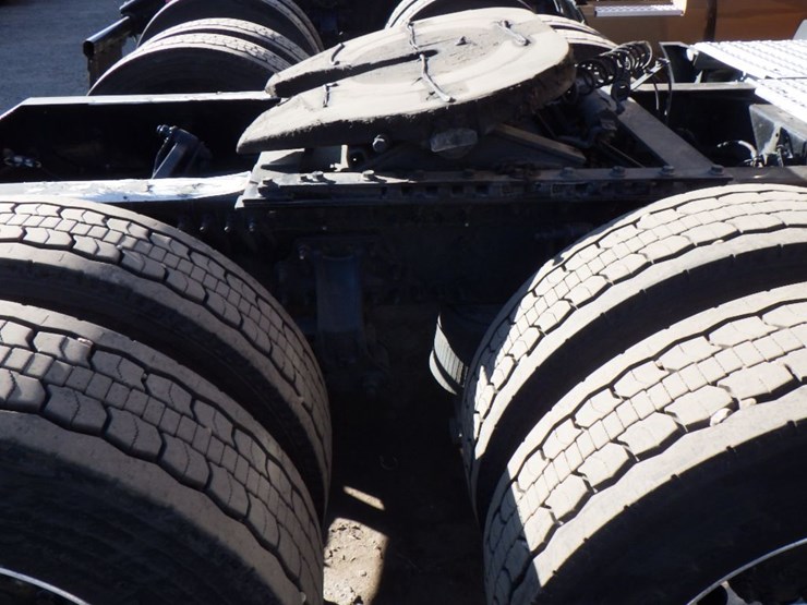 2022-volvo-vnl-760-image-9