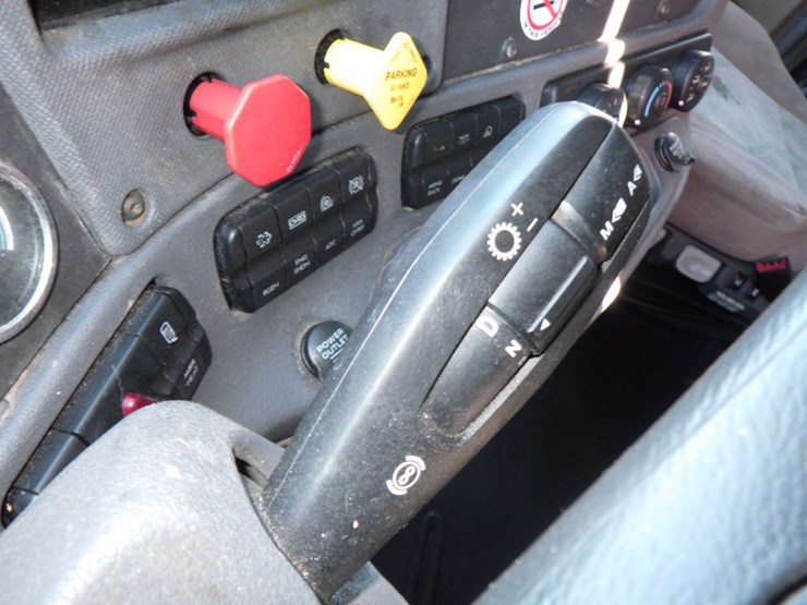 2017-freightliner-cascadia-125-evolution-image-23