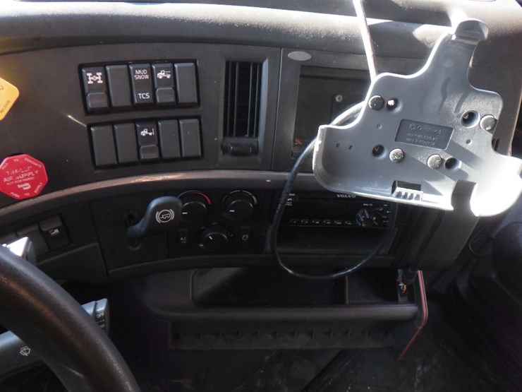 2020-volvo-vnl-760-image-16