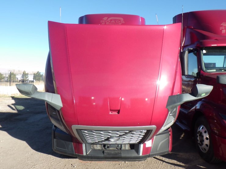 2021-volvo-vnl-300-image-20