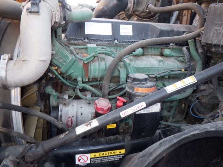 2022-volvo-vnl-760-image-25