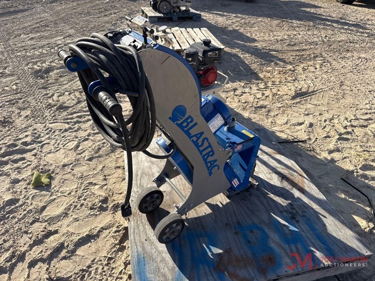 blast-trac-1-8dm-electric-walk-behind-shot-blaster-image-2