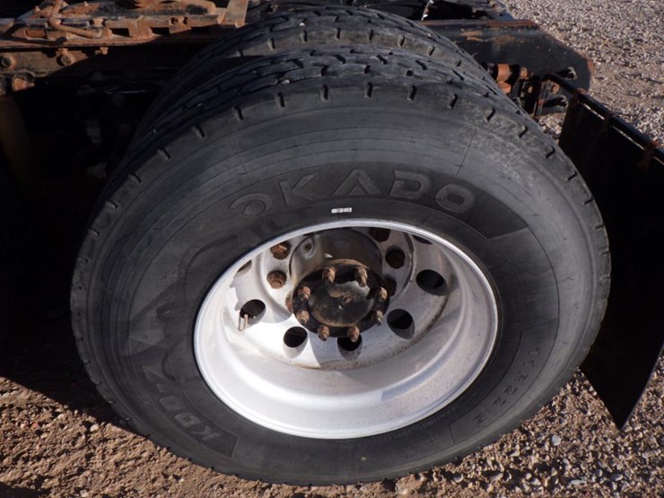 2010-kenworth-t800-image-14