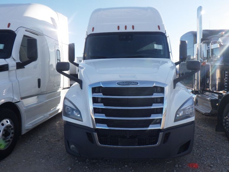 2022-freightliner-cascadia-126-image-2