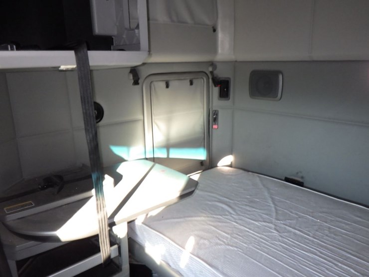 2022-kenworth-t680-image-23