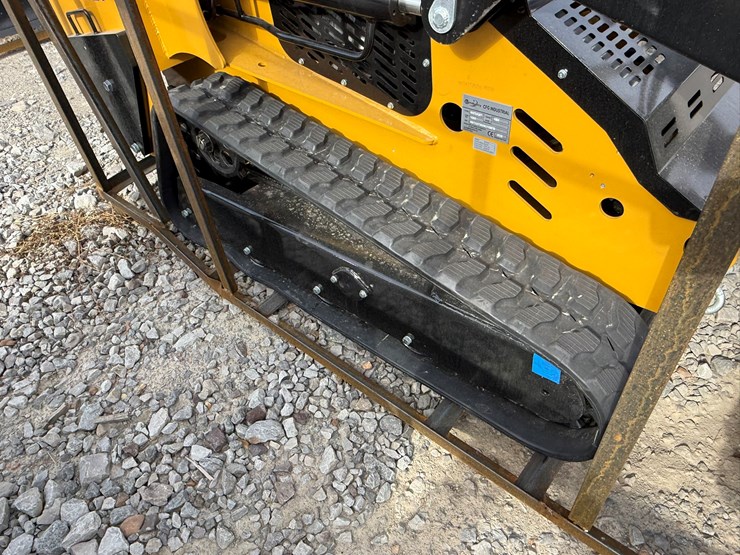 #77-•-unused-cfg-kkta27-stand-on-tracked-loader-kkta272025l110878-inv#-35713-image-17
