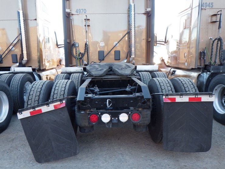 2022-kenworth-t680-image-11