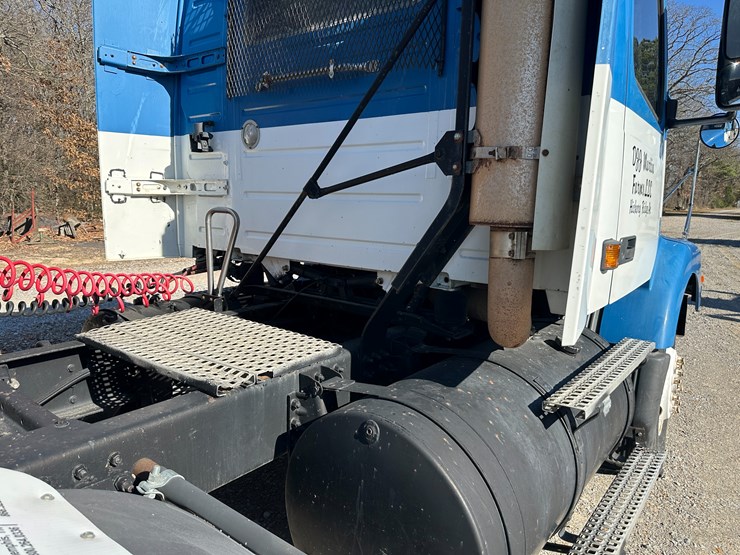 1998-volvo-vn-image-39