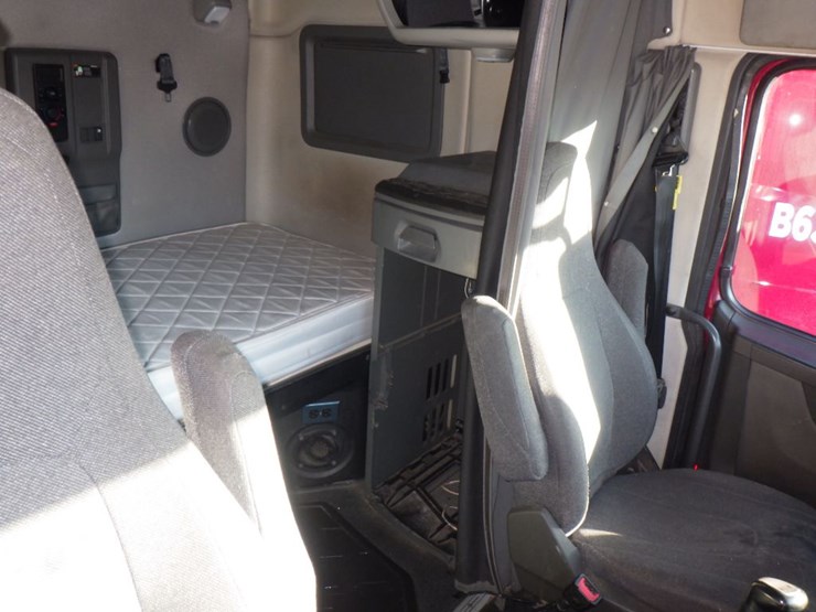 2020-volvo-vnl-760-image-5