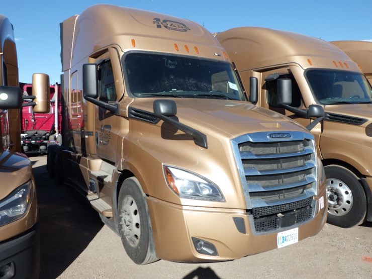 2023-freightliner-cascadia-126-image-3