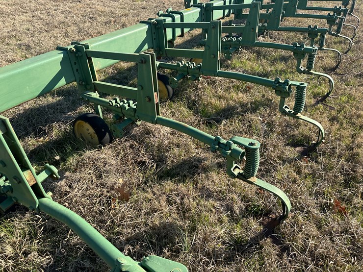 #35831-•-8-row-30"-cultivator-image-7