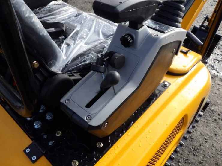 2025-vicsec-20-hydraulic-excavator-image-17