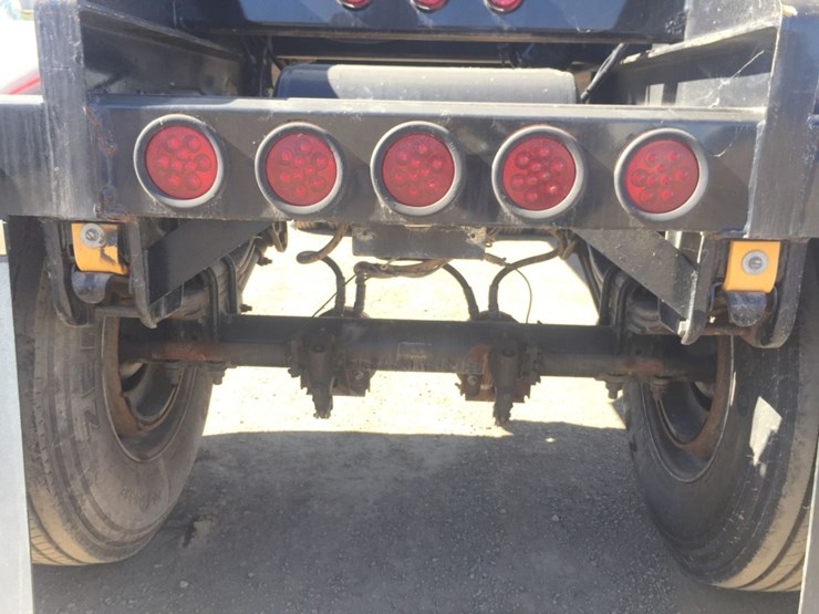 2009-peterbilt-388-image-14