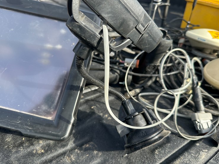 #36280-•-trimble-gps-system-image-24