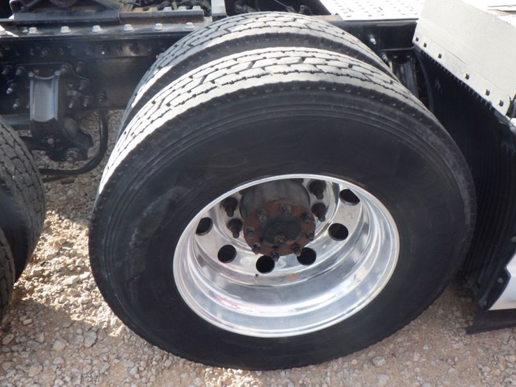 2021-volvo-vnl-860-image-9