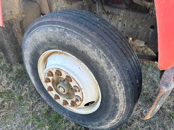 1974-ford-9000-image-9