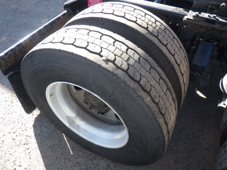 2022-volvo-vnl-760-image-7