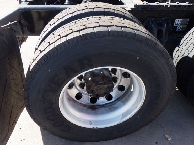 2022-kenworth-t680-image-9