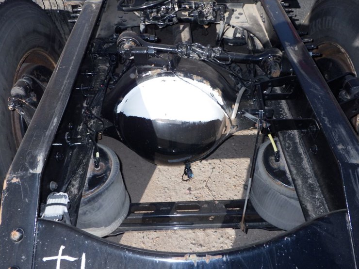 2021-volvo-vnl-300-image-14