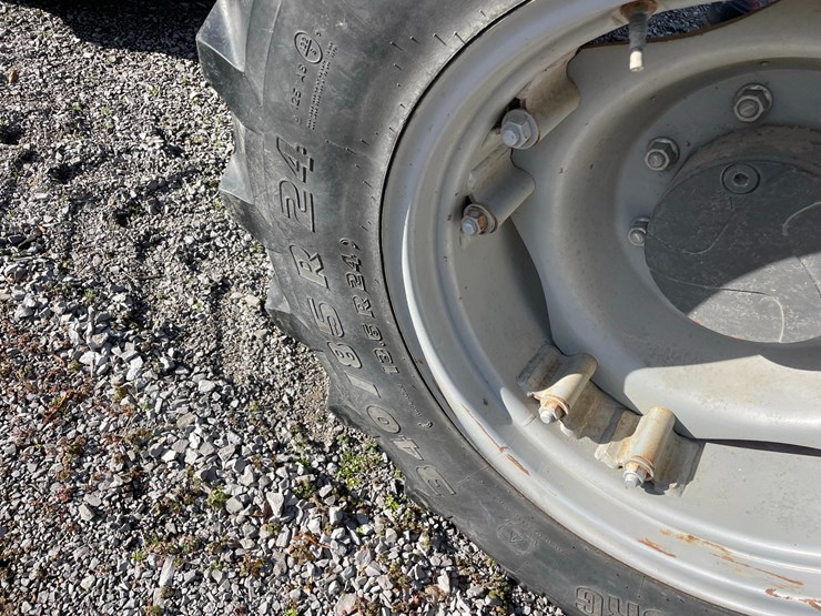 2018-massey-ferguson-4710-image-15