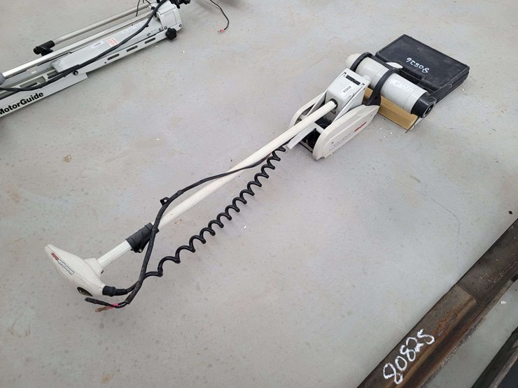 motorguide-salt-water-wireless-trolling-motor-image-8