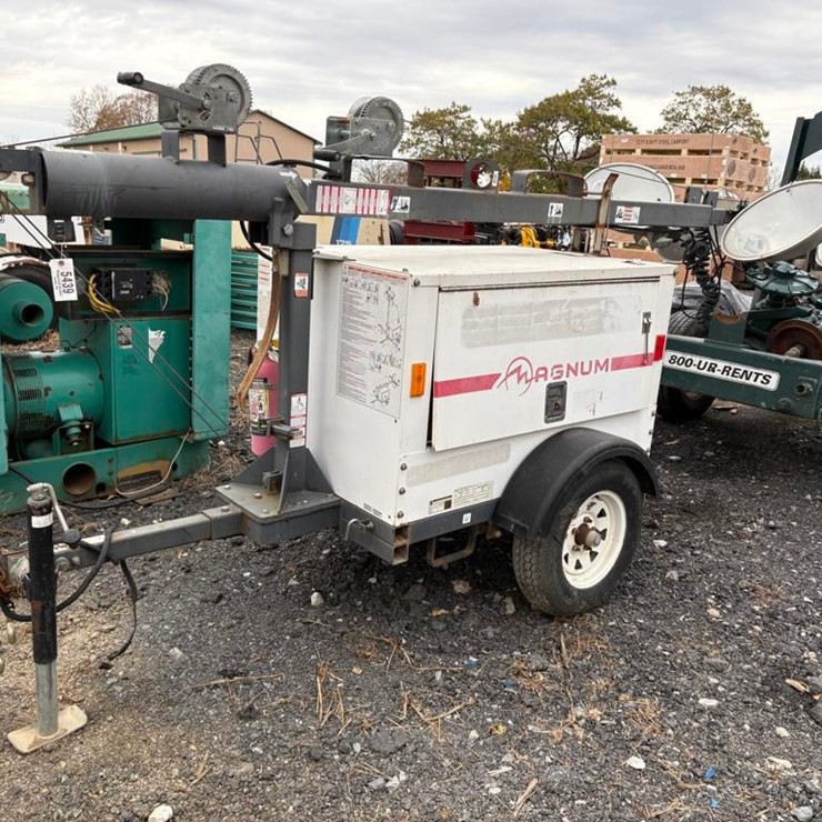 Magnum light tower Mitsubishi Dsl (RUNS)