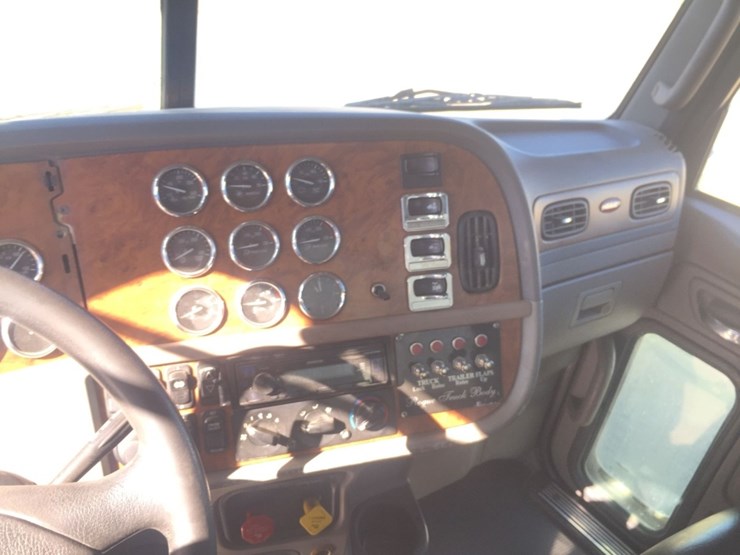 2009-peterbilt-388-image-9