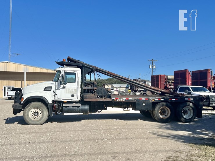 2007-mack-granite-cv713-image-35